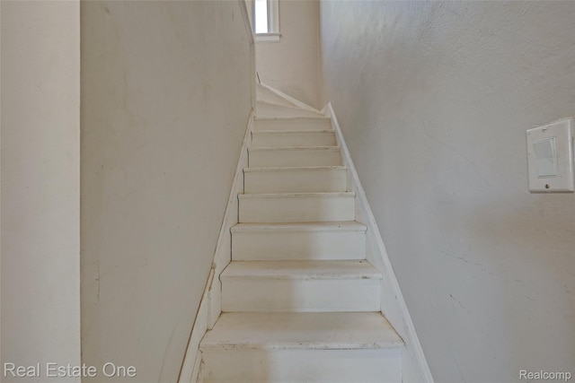 86 Marquette St, Pontiac, MI 48342 - view of staircase