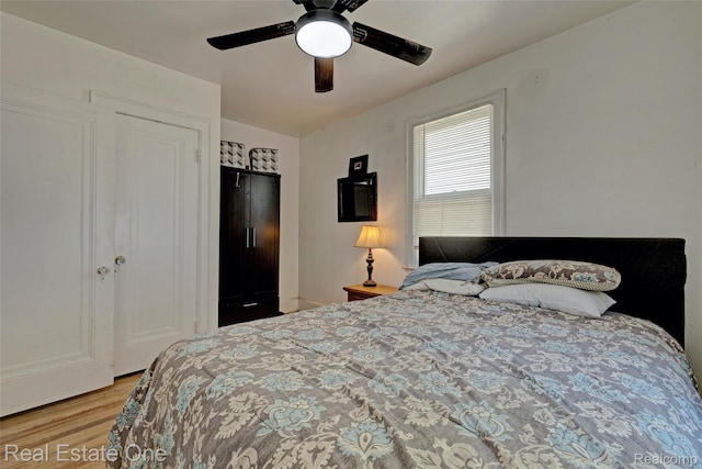 86 Marquette St, Pontiac, MI 48342 - bedroom with light wood-style flooring, a ceiling fan, and vaulted ceiling