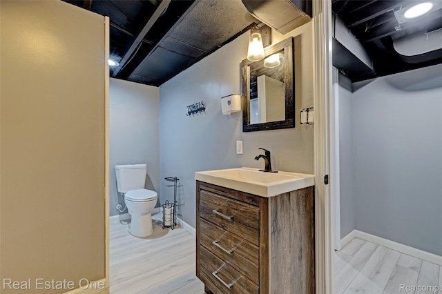86 Marquette St, Pontiac, MI 48342 - bathroom with wood finished floors, vanity, toilet, and baseboards