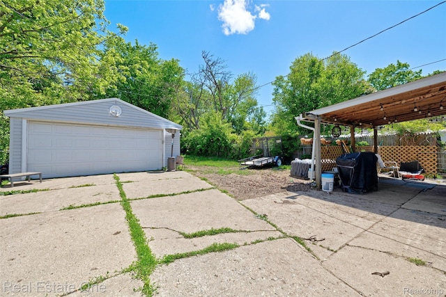 86 Marquette St, Pontiac, MI 48342 - view of detached garage