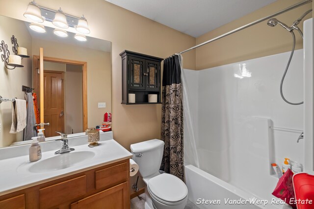 2567 Chippewa Trl, Muskegon, MI 49445 - full bath featuring vanity, shower / bath combination with curtain, and toilet