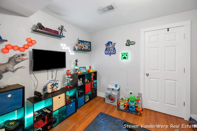 2567 Chippewa Trl, Muskegon, MI 49445 - playroom featuring wood finished floors and baseboards