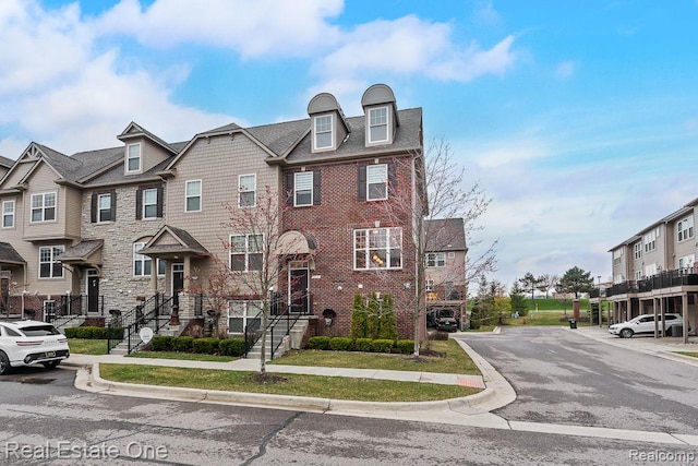 2669 Helmsdale Cir, Rochester, MI 48307 - view of property with a residential view