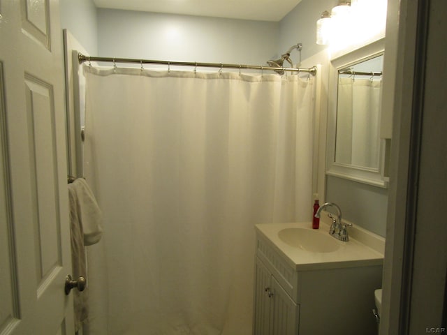 736 State St, Adrian, MI 49221 - full bathroom featuring vanity, curtained shower, and toilet