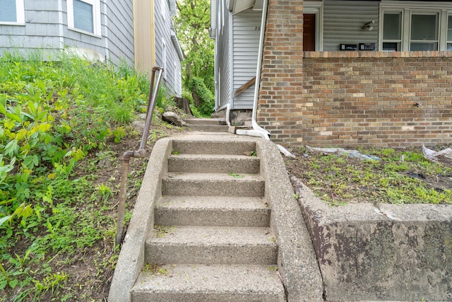 733 Lafayette Ave NE, Grand Rapids, MI 49503 - view of stairway