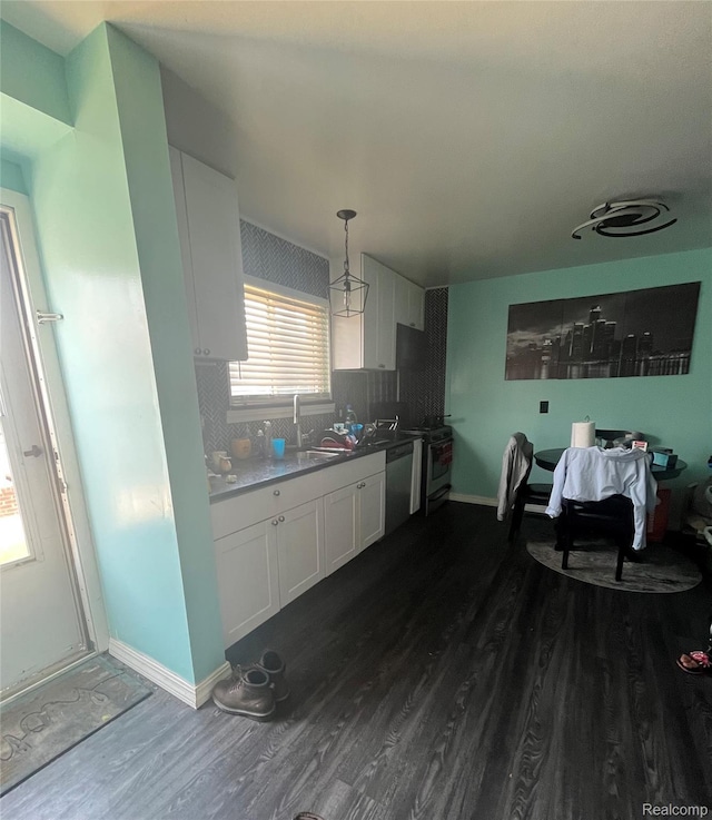 20938 Hunt Dr Unit 52, Roseville, MI 48066 - kitchen featuring stainless steel appliances, dark wood-style floors, white cabinetry, a sink, and backsplash