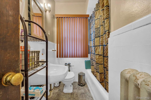 2505 Chicago Blvd, Detroit, MI 48206 - bathroom with toilet