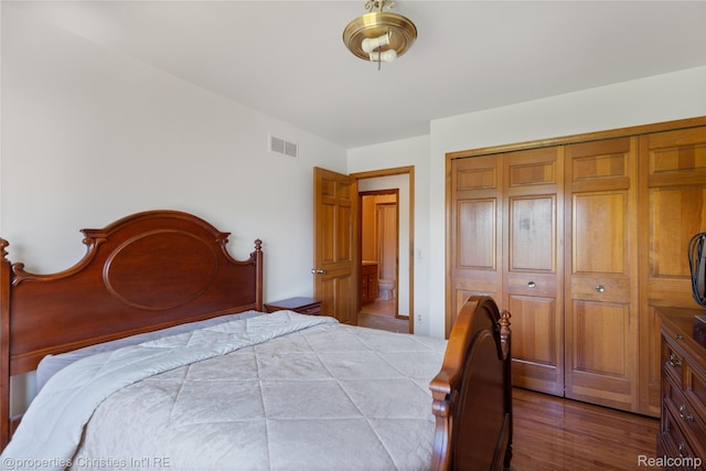 15380 Windmill Cir, Macomb, MI 48044 - bedroom featuring a closet and wood finished floors