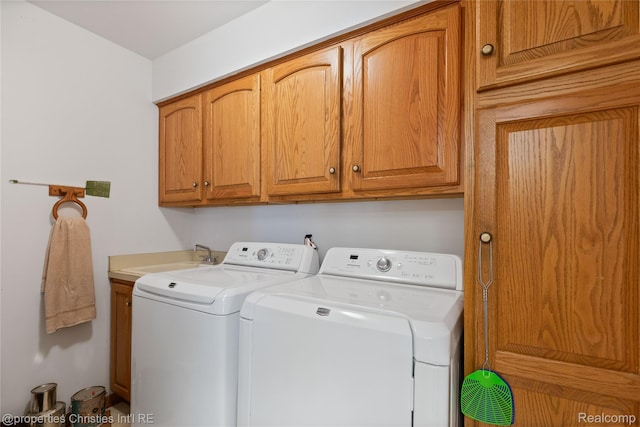 15380 Windmill Cir, Macomb, MI 48044 - washroom featuring cabinet space and independent washer and dryer