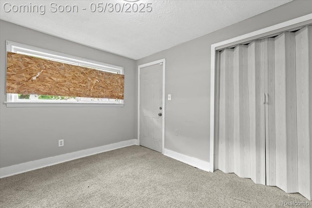 11000 Whitehill St, Grosse Pointe, MI 48224 - unfurnished bedroom featuring carpet floors, a closet, a textured ceiling, and baseboards