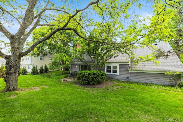 5138 Bayside Dr, Troy, MI 48098 - view of green lawn