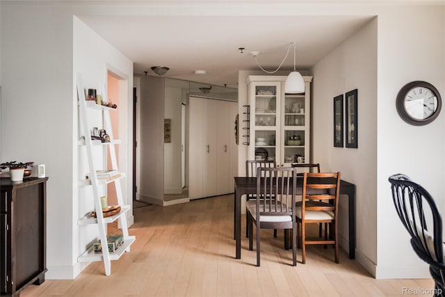 1001 W Jefferson Ave Unit 22H, Detroit, MI 48226 - dining room featuring light wood finished floors and baseboards