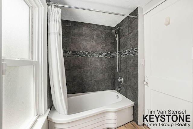 258 Ann St NE, Grand Rapids, MI 49505 - full bath featuring shower / bathtub combination with curtain and wood finished floors