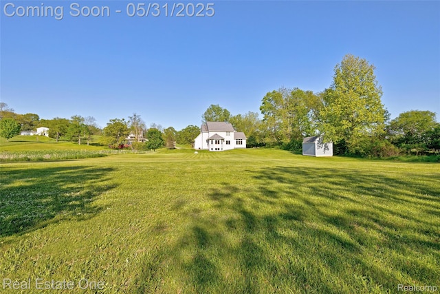 1572 S Hadley Rd, Ortonville, MI 48462 - view of grassy yard