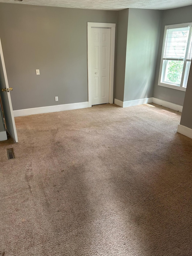 94 E Burnham St, Battle Creek, MI 49015 - carpeted empty room with baseboards