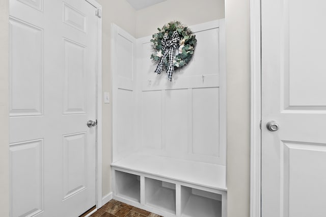 10126 Castle Creek Cir, Galesburg, MI 49053 - mudroom featuring baseboards
