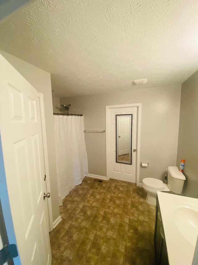 8287 Falkirk Dr, Indiana, IN 46123 - full bathroom featuring vanity, a textured ceiling, toilet, and a shower with curtain