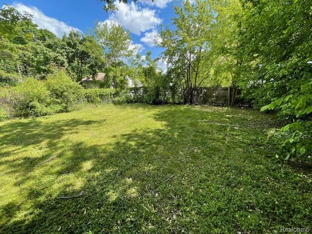 1010 S Garden St, Flint, MI 48503 - view of yard