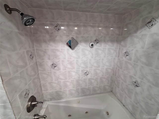 5550 25 Mile Rd, Shelby Twp, MI 48316 - bathroom featuring a combined bath / shower with jetted tub