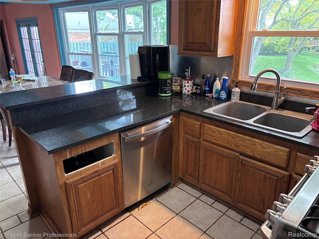 5550 25 Mile Rd, Shelby Twp, MI 48316 - kitchen featuring dishwasher, a peninsula, a sink, and light tile patterned floors