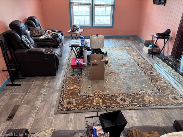 5550 25 Mile Rd, Shelby Twp, MI 48316 - living area featuring wood finished floors and baseboards