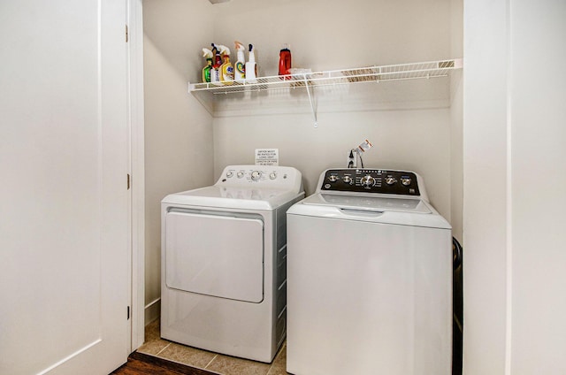 2512 W Liberty St, Ann Arbor, MI 48103 - laundry area featuring separate washer and dryer