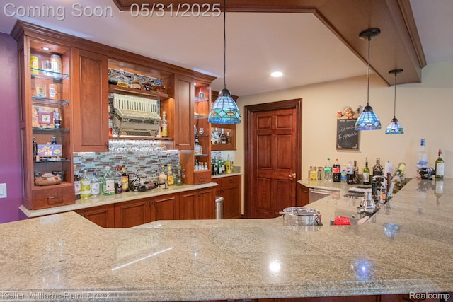 72755 Solanus Dr, Bruce, MI 48065 - indoor dry bar featuring decorative backsplash, hanging light fixtures, and recessed lighting