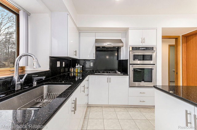 5322 Pond Bluff Dr, West Bloomfield, MI 48323 - kitchen with a sink, under cabinet range hood, stainless steel appliances, tasteful backsplash, and white cabinets