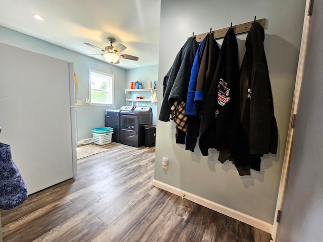 10040 S Reese Rd, Birch Run, MI 48415 - mudroom featuring washing machine and dryer, wood finished floors, a ceiling fan, baseboards, and recessed lighting