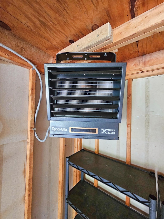 10040 S Reese Rd, Birch Run, MI 48415 - detailed view of wooden ceiling