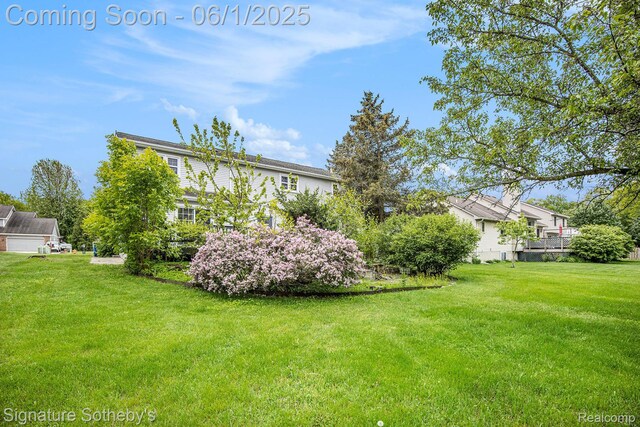 7674 Woodside Pl, Waterford, MI 48327 - view of green lawn