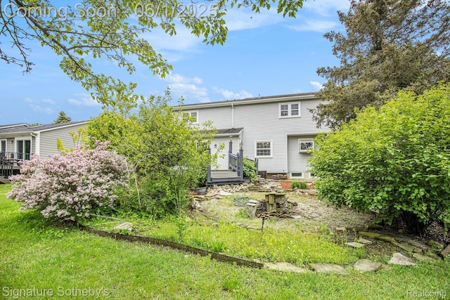 7674 Woodside Pl, Waterford, MI 48327 - back of property featuring a deck
