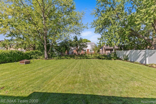 7485 Pointe Dr, Canton, MI 48187 - view of yard