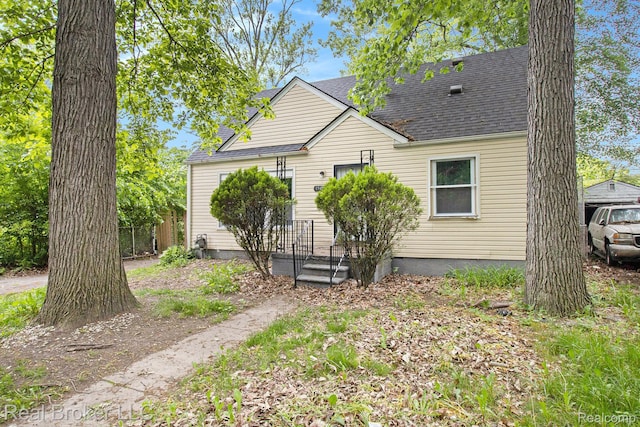 19455 Houghton St, Detroit, MI 48219 - view of front facade featuring a shingled roof