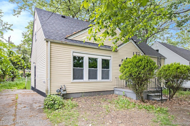 19455 Houghton St, Detroit, MI 48219 - view of front of home with a shingled roof