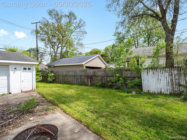 26066 Dartmouth St, Royal Oak, MI 48071 - view of yard with an outbuilding