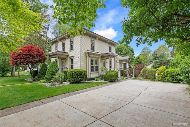 91 Dennison St, Oxford, MI 48371 - italianate-style house featuring a front yard