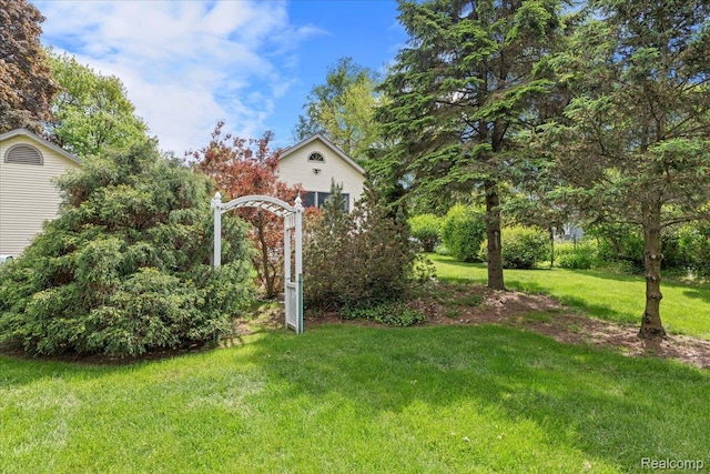 91 Dennison St, Oxford, MI 48371 - view of grassy yard