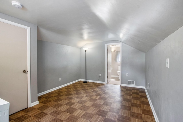 1804 Lakeway Ave, Kalamazoo, MI 49001 - bonus room with lofted ceiling and baseboards