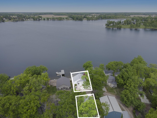 714 N Hawley Dr, Coldwater, MI 49036 - aerial view of property's location with property boundaries highlighted and a large body of water