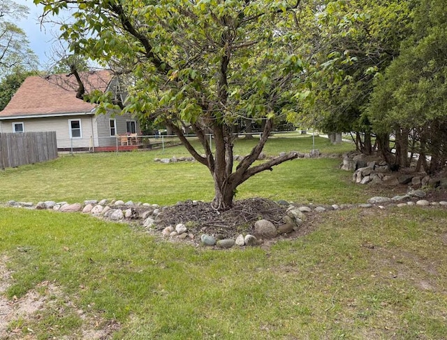 3924 Oakland Dr, Kalamazoo, MI 49008 - view of yard