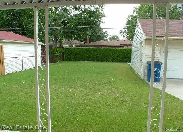 8308 Donna St, Westland, MI 48185 - photo 10