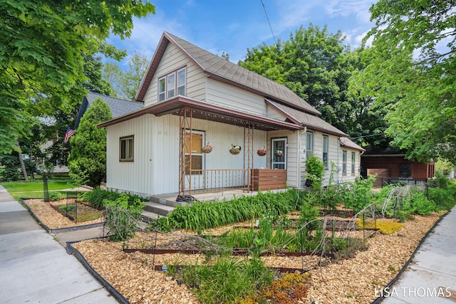 1000 Garfield Ave NW, Grand Rapids, MI 49504 - bungalow-style home featuring a porch and a shingled roof
