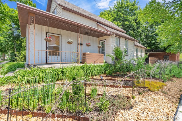 1000 Garfield Ave NW, Grand Rapids, MI 49504 - view of front of house with covered porch and a shingled roof