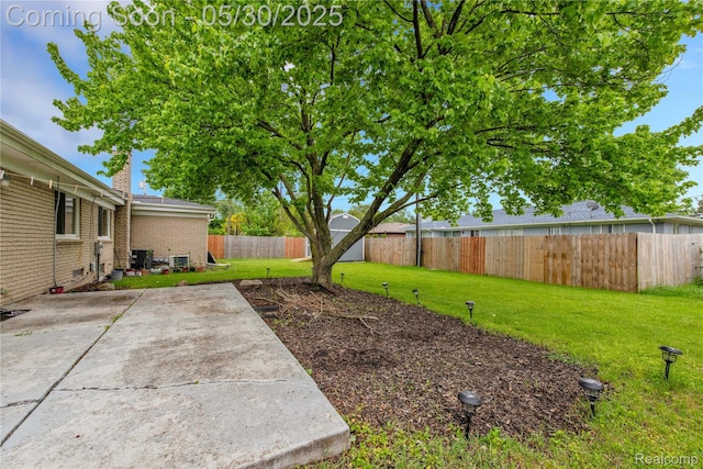 11030 Olive St, Warren, MI 48093 - view of yard featuring a patio