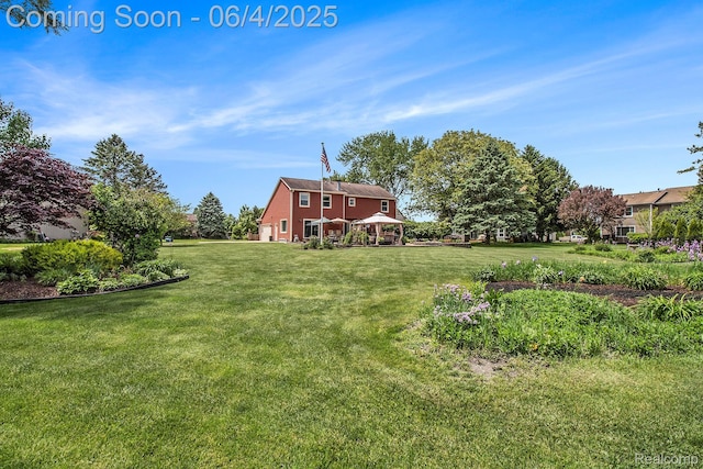 155 Woodridge Ct, Oxford, MI 48371 - view of grassy yard
