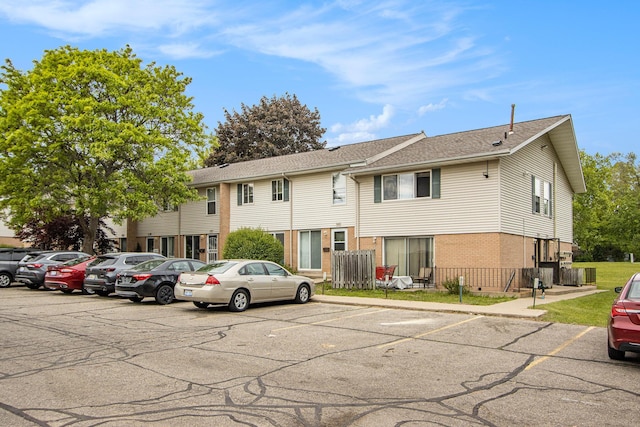 3407 Kenbrooke Ct, Kalamazoo, MI 49006 - view of building exterior featuring uncovered parking