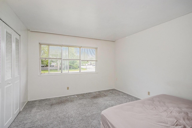 3407 Kenbrooke Ct, Kalamazoo, MI 49006 - bedroom featuring carpet, a closet, and baseboards