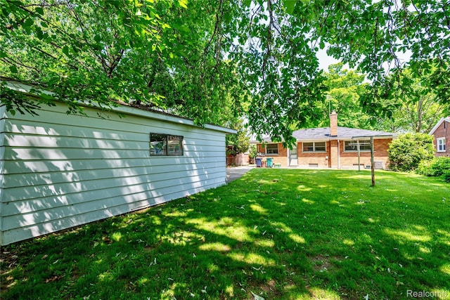 1019 Symes Ct, Royal Oak, MI 48067 - view of grassy yard featuring a patio area and an outbuilding