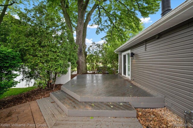 520 Kayser Ave, Birmingham, MI 48067 - view of wooden terrace